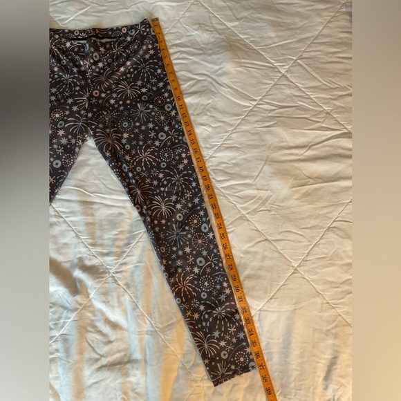 🆕 Red Bubble There are Fireworks Everywhere Gray Leggings - Picture 5 of 8